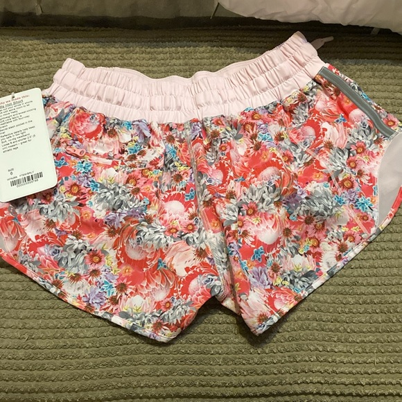 Lululemon hottie hot short - Picture 2 of 2